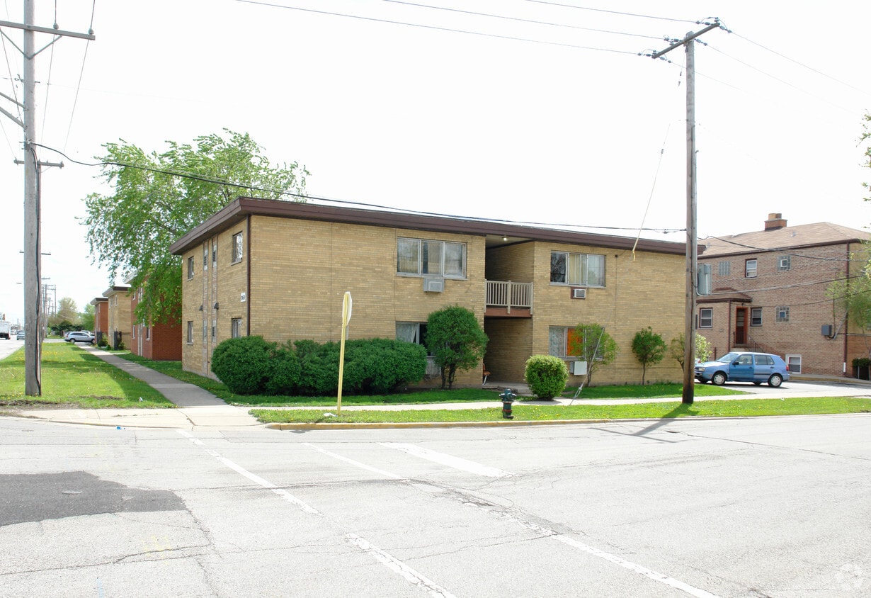2450 Rose St, Franklin Park, IL 60131 Rentals in Franklin Park at 2450