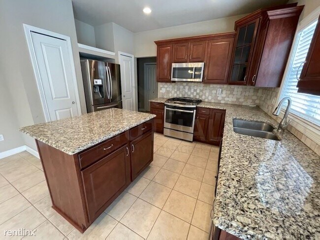 Foto del edificio - 4 br, 3 bath House - 1051 Doral Dr