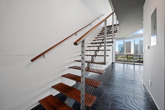 Foto del edificio - 690 SW 1st Ct