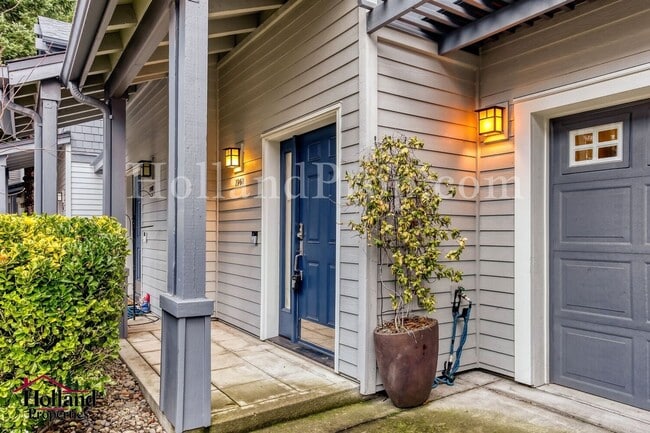 Building Photo - New Rent Price: $2,150 +$250 Off First 2 Full Months - Better Than New Light-Filled Townhome in H...