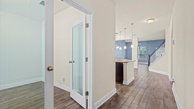 Foto del edificio - Spacious 4-Bedroom Home with a Backyard Oasis!