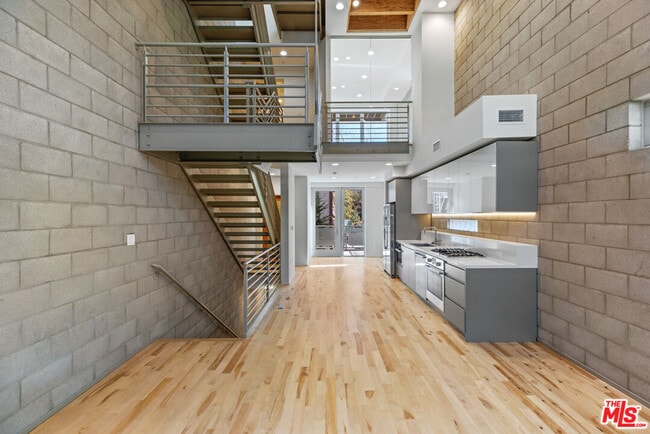 Building Photo - 3450 Cahuenga Blvd W