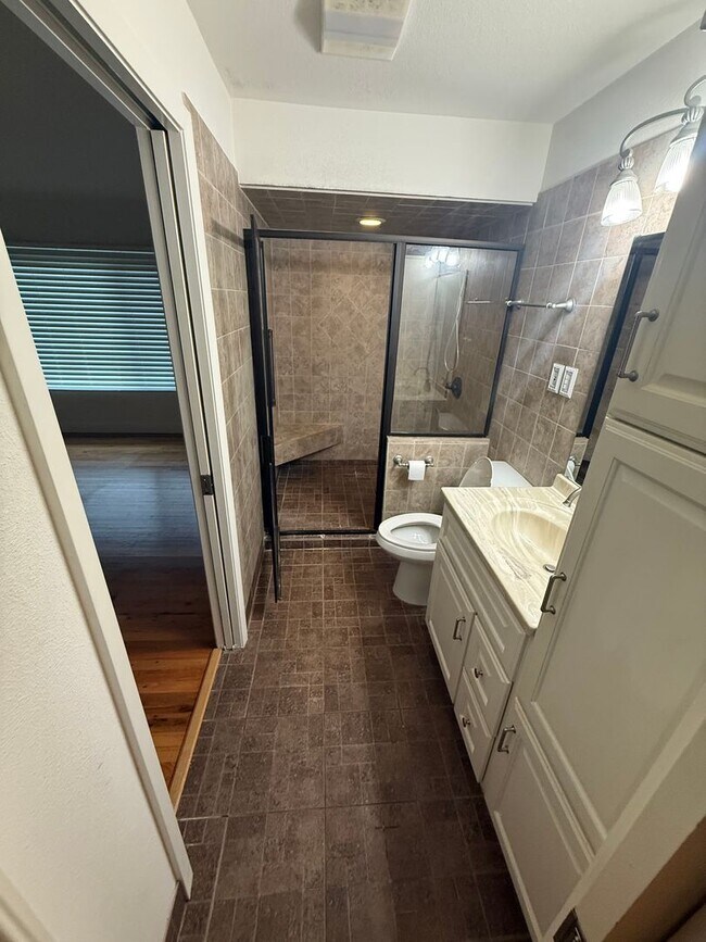 Building Photo - Check out this home in the heart of Benbrook!