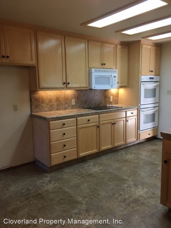 Building Photo - 3 br, 2.5 bath House - 1081 Suess Ct.