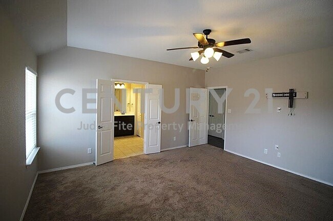 Foto del edificio - Wonderful 4/2/2 In Waxahachie For Rent!