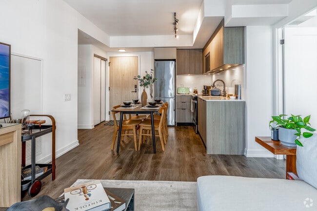 1BR + Den, 2BA - 648SF - Kitchen/Living Room - Story of Midtown