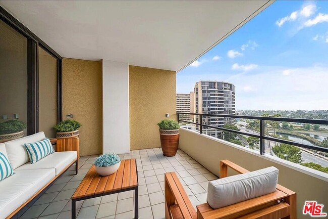 Building Photo - 4316 Marina City Dr