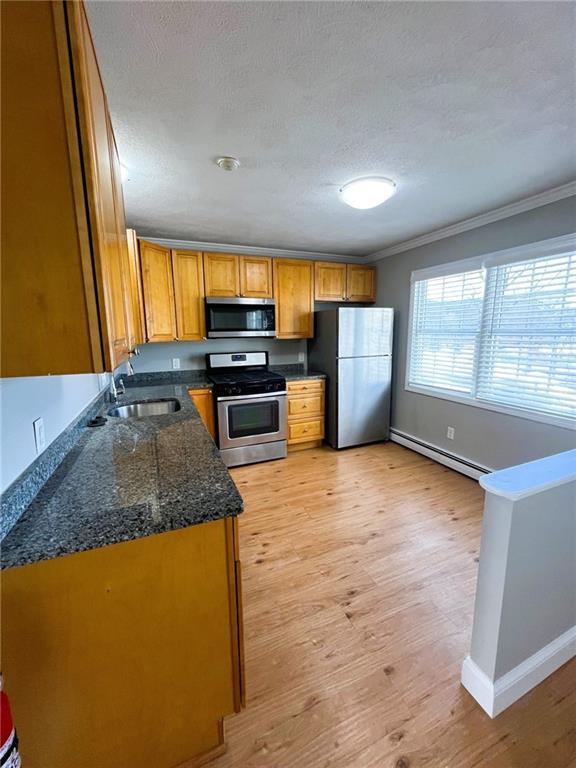 Building Photo - 927 Elm St