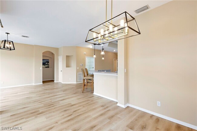 Building Photo - 9660 Village View Blvd
