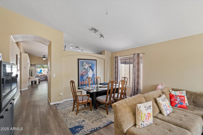 Foto del edificio - 15120 N 102nd St