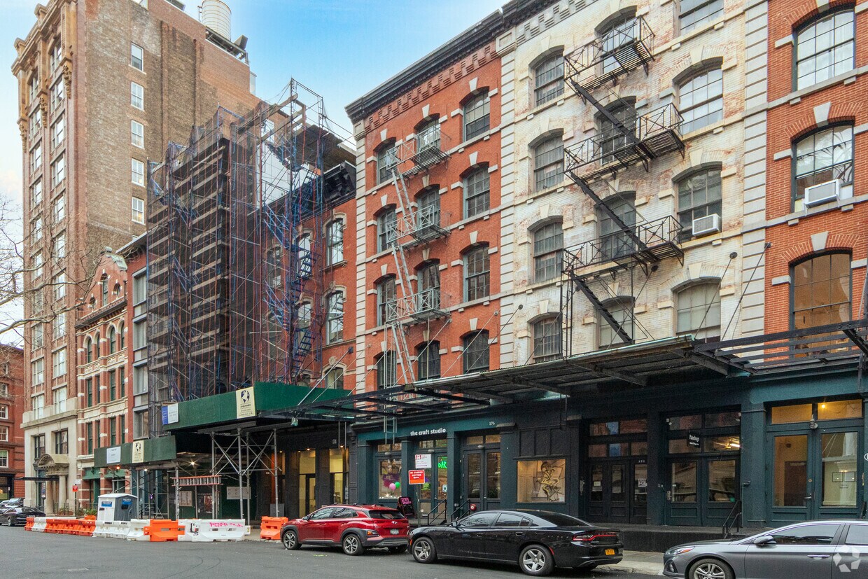 Primary Photo - 176 Duane St