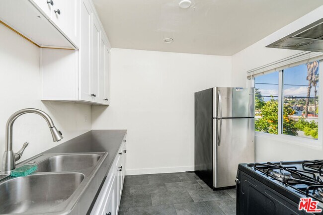 Foto del edificio - 2409 Harwood St