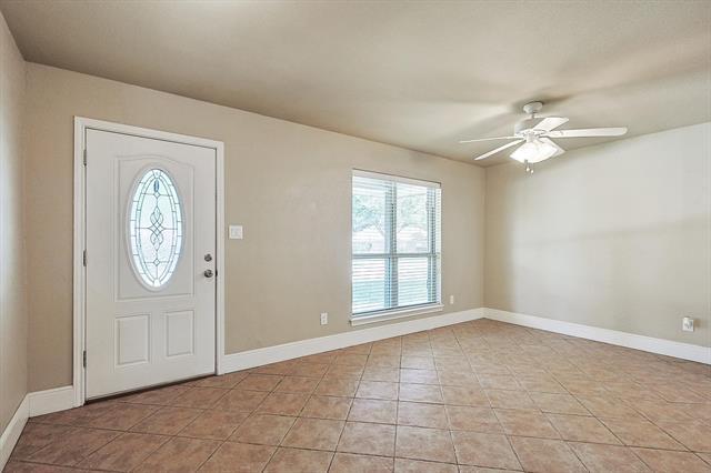 Building Photo - 218 Raintree Dr