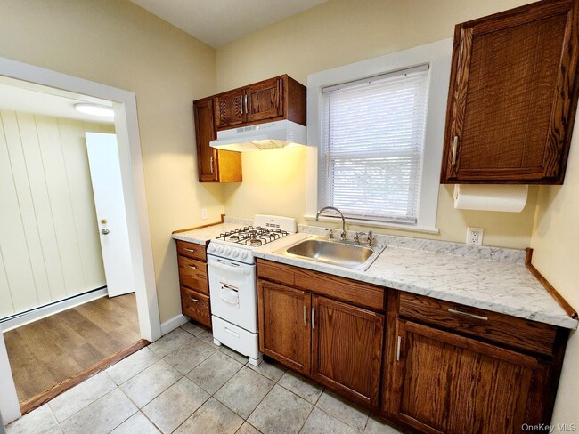 Building Photo - 148 N Pascack Rd