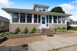 Building Photo - 13 5th St