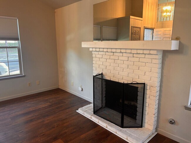 Building Photo - Great home for rent in Visalia