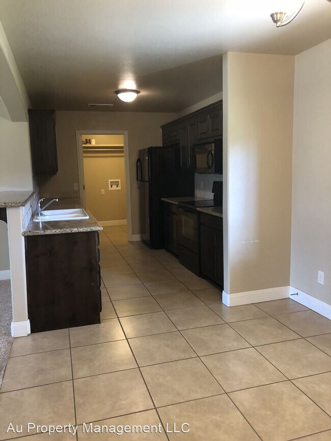 Foto del edificio - 3 br, 2 bath House - 9812 WILL AVE.