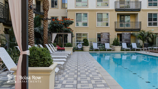 Piscina con estilo de centro turístico - Bolsa Row Apartments