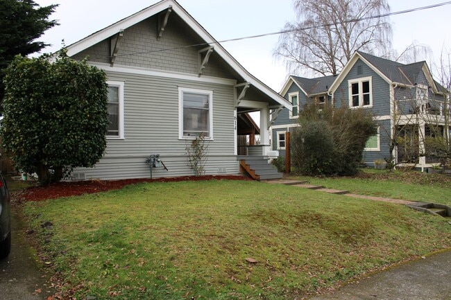 Building Photo - 614 Hull Ave