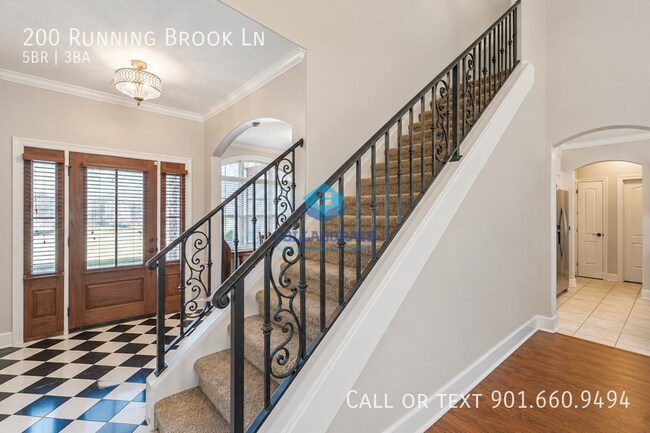Foto del edificio - 200 Running Brook Ln