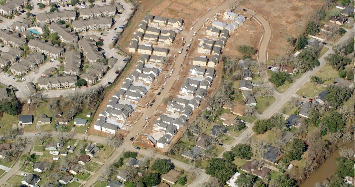 Lakewood Manor Apartments at 308 Huisache St Lake Jackson, TX