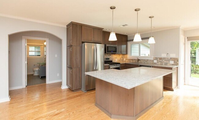 Building Photo - 1317 Madison Ave