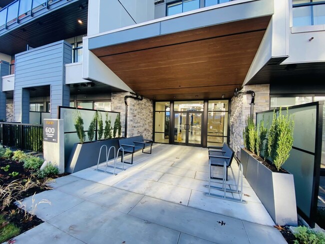 Building Photo - 600 Rochester Av