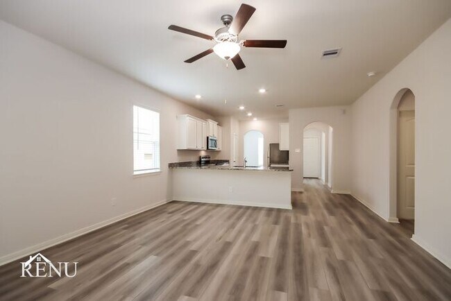 Building Photo - 10482 Sweetwater Creek Dr