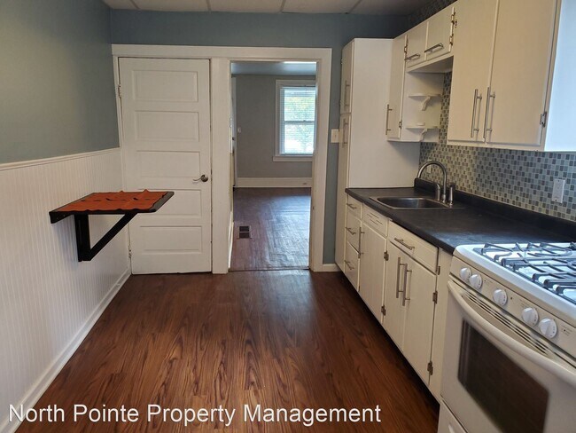 Building Photo - 4 br, 1 bath House - 220 W. Liberty St.