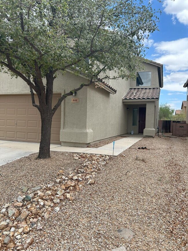 Building Photo - Save with SOLAR Unfurnished  1 loft -  2 c...