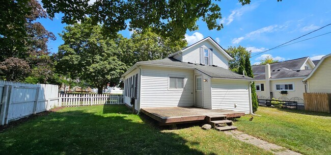 Foto del edificio - LIVE IN DOWNTOWN HOWELL IN THIS HISTORIC 3...