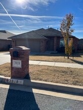 Building Photo - 3918 Wiltshire Dr