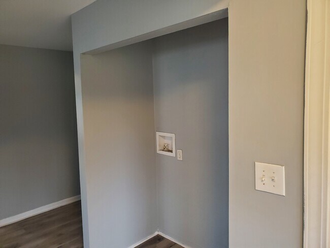 Foto del edificio - 1409 E Market St