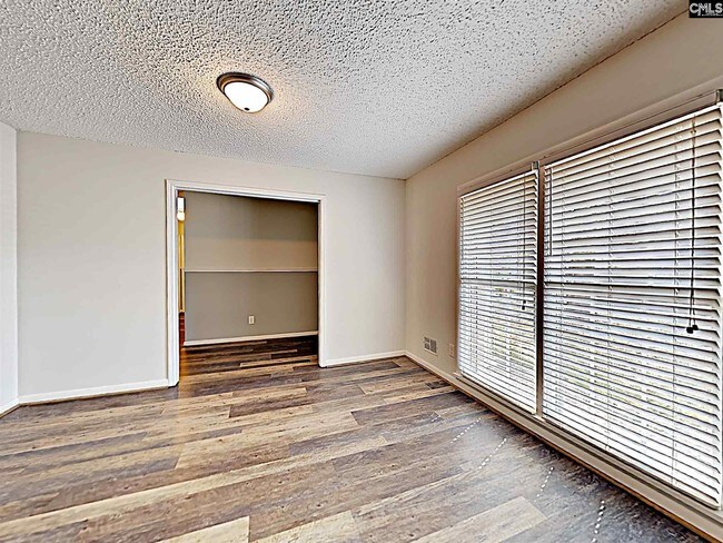 Foto del edificio - 2705 Maple St