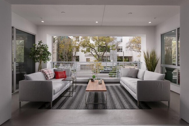 Foto del edificio - 450 N Palm Dr