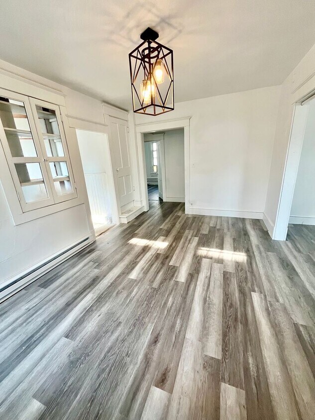 Foto principal - 387 E Howard St