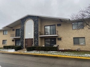 Building Photo - 110 W 66th St