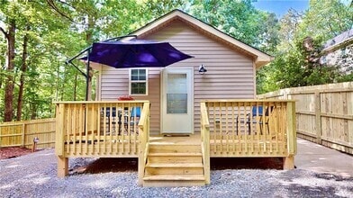 Building Photo - 2402 Rockwood Dr