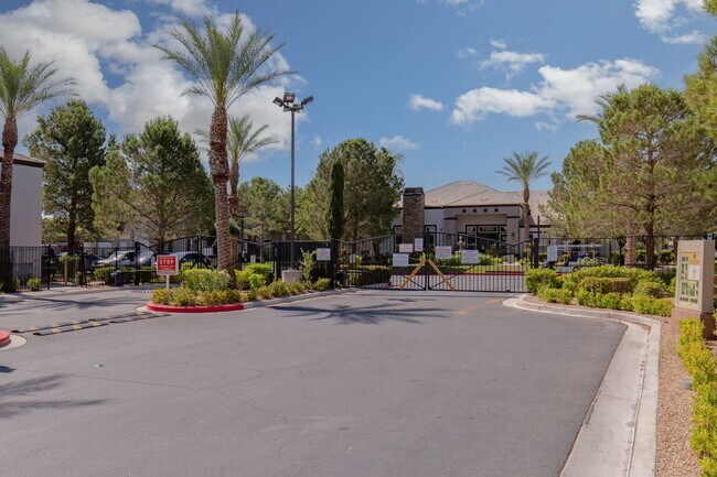 Foto del edificio - 2nd floor unit in upsace SW gated community with pool/spa/exercise room and more