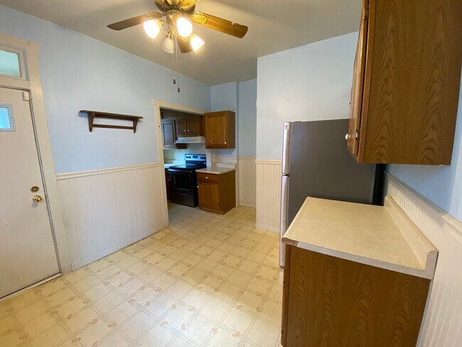 Building Photo - 429 Fern Ave