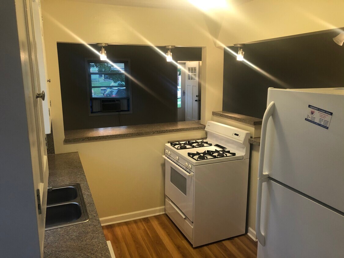 Foto principal - 1416 Lake St NE