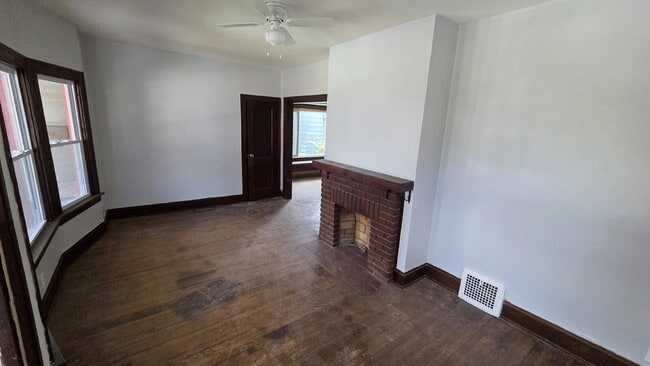 Building Photo - "2-Bedroom Duplex -avail now"