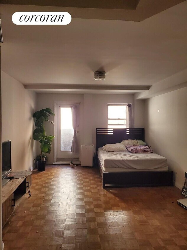 Foto principal - 52 E 13th St