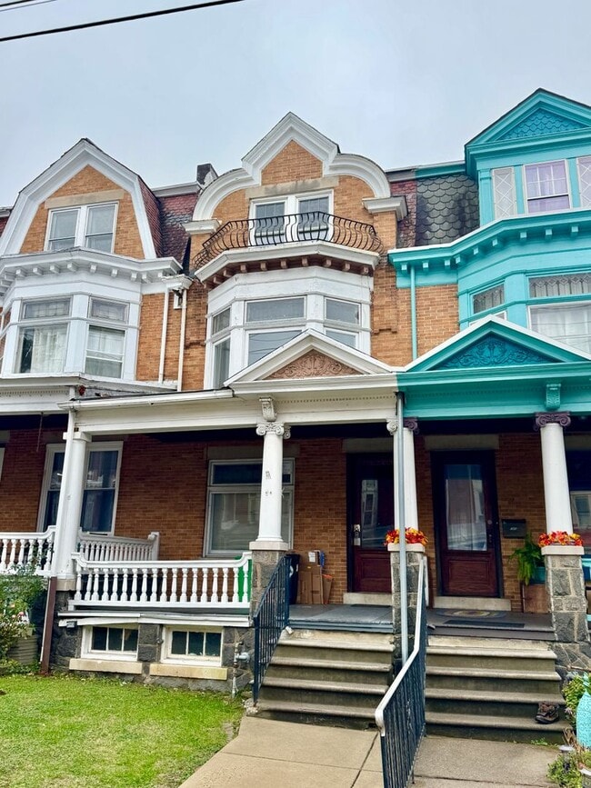 Building Photo - 1620-1/2 W Chew St