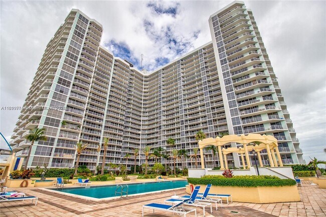 Building Photo - 7601 E Treasure Dr