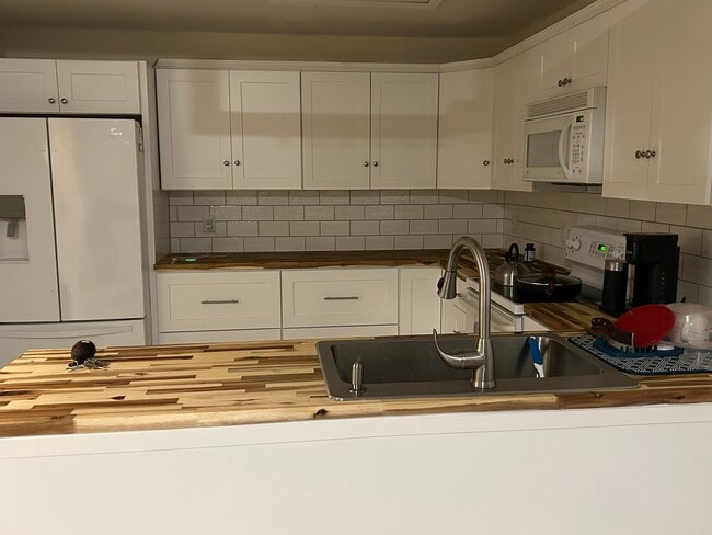 Building Photo - 15514 Crystal Lake Dr