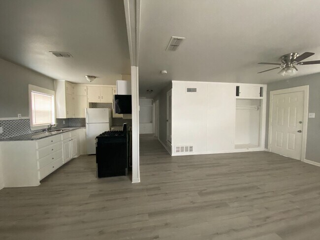 Foto del edificio - Now available 3 bed 1 bath in Arnett Benson
