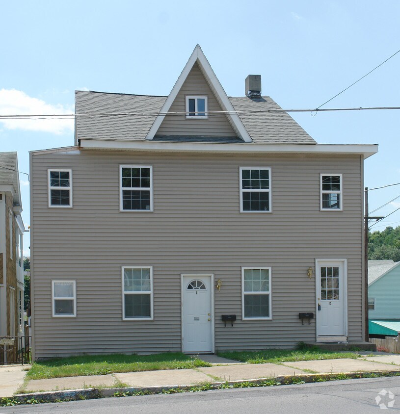 950 W Walnut St, Coal Township, PA 17866 Apartments in Coal Township