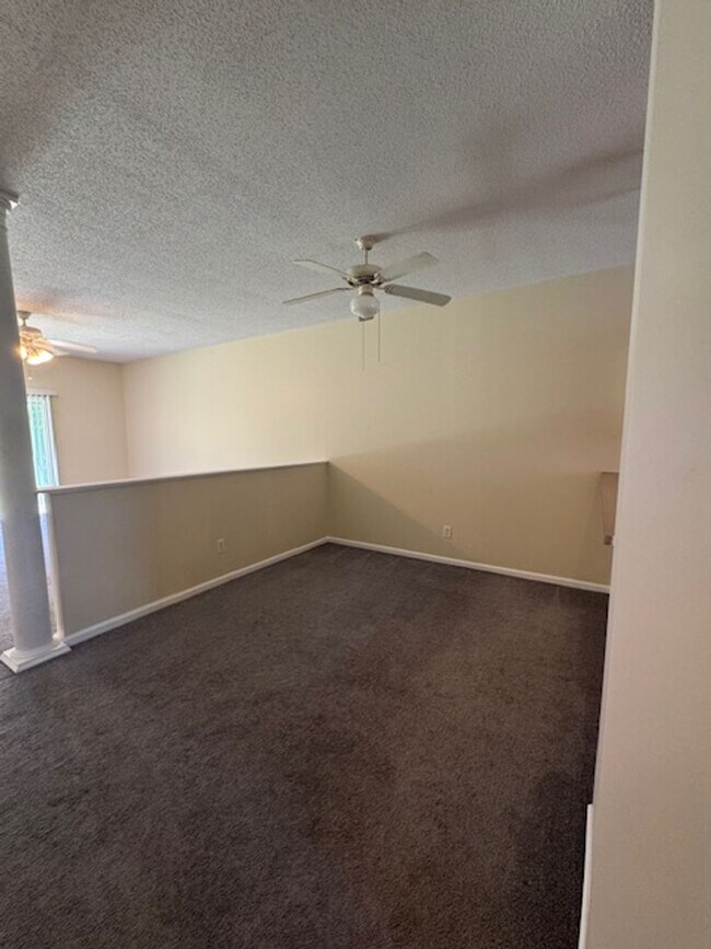 Building Photo - Condo in Holton Place