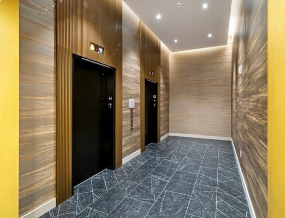 Building Photo - 55 Lagrange St